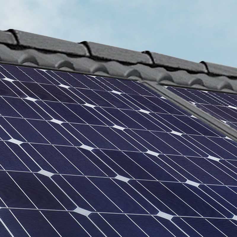 Tetto con pannello fotovoltaico